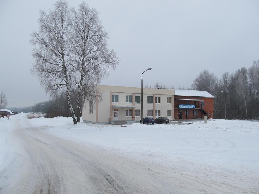 Viesu Maja Ezerkalns Krāslava Exterior foto