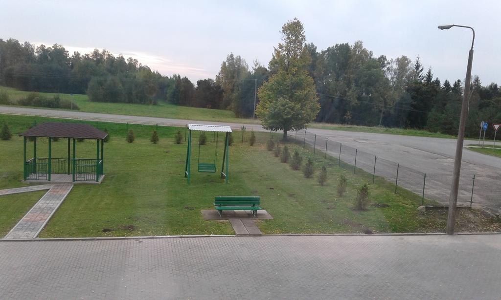 Viesu Maja Ezerkalns Krāslava Exterior foto