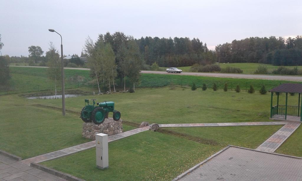 Viesu Maja Ezerkalns Krāslava Exterior foto